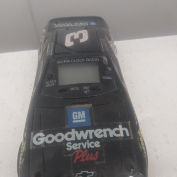 Dale Earnhardt clock AM/FM radio - Picture 1 of 3